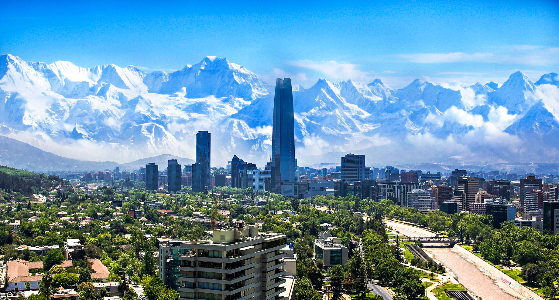 Santiago de Chile con la cordillera de los Andes de fondo